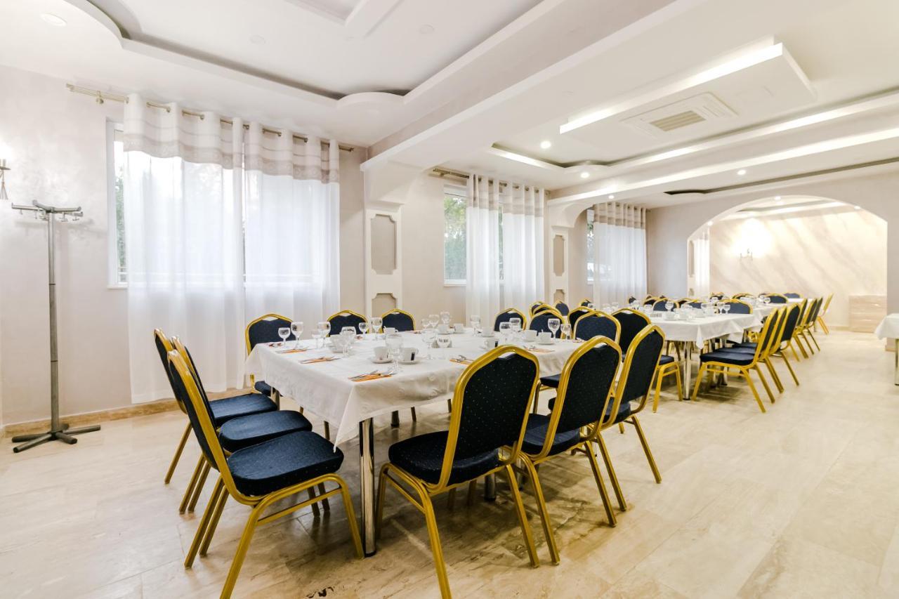 Hotel Marina Pucioasa Екстериор снимка